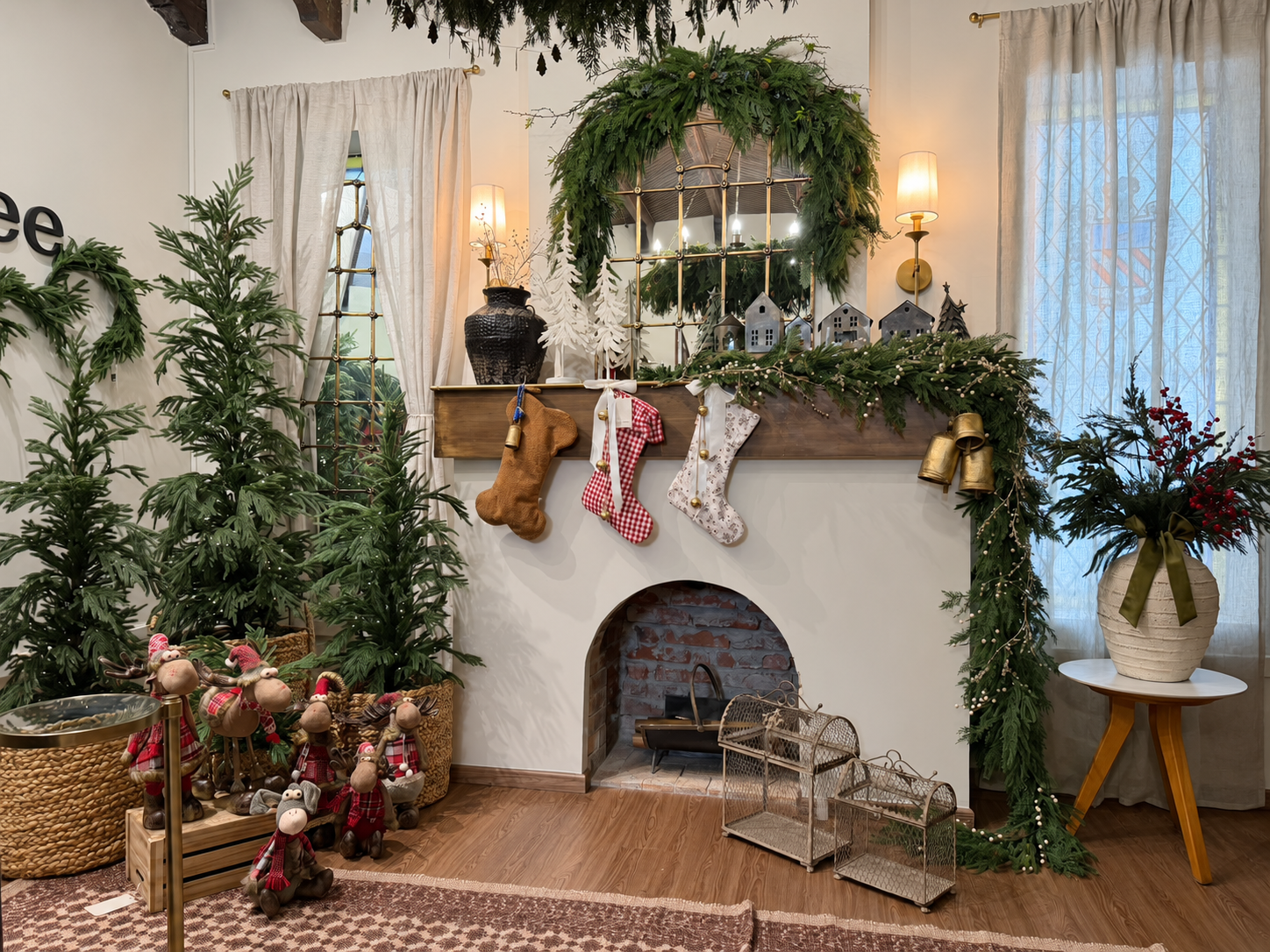 Nuestro showroom R.U.T.: chimenea, guirnaldas y detalles de Navidad